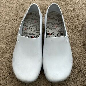 Nursing shoes